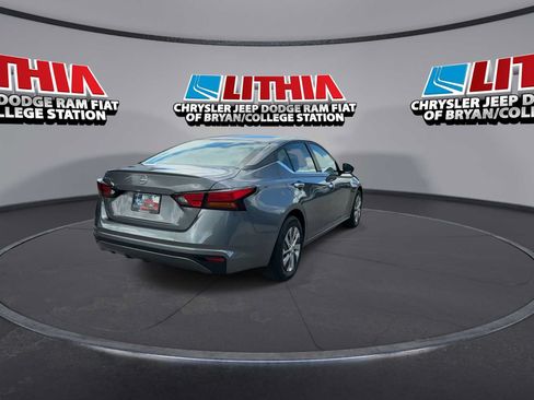 Used 2024 Nissan Altima 2.5 S FWD image 7