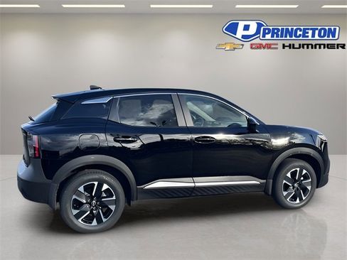 Used 2025 Nissan Kicks SV image 8