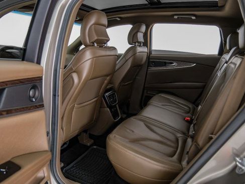 Used 2016 Lincoln MKX Reserve w/ Technology Package FWD image 39