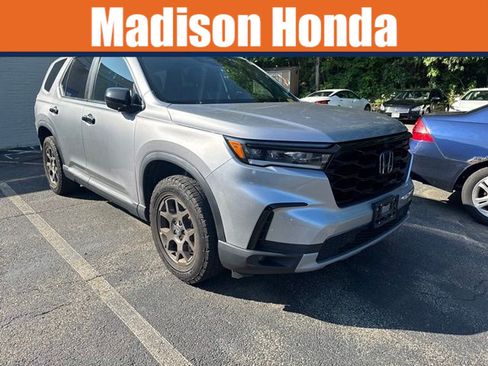 Used 2024 Honda Pilot TrailSport image 1
