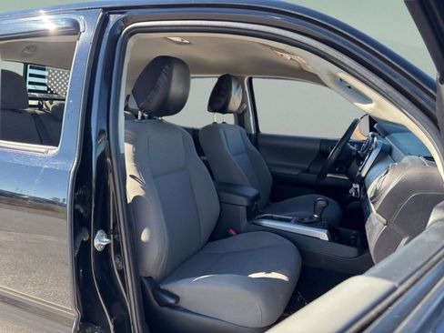 Used 2022 Toyota Tacoma SR5 w/ Technology Package image 37