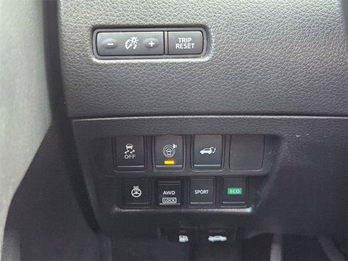 Used 2017 Nissan Rogue SV w/ Sun & Sound Touring Package image 20