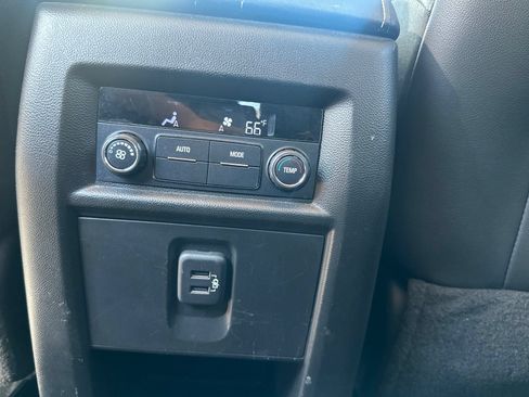 Used 2019 Chevrolet Traverse LT FWD image 15