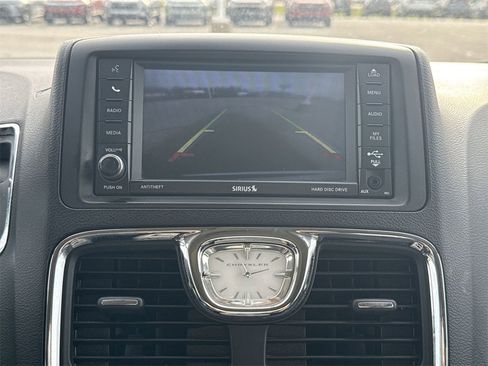 Used 2013 Chrysler Town & Country Touring image 24