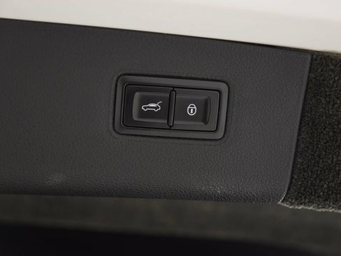 Used 2020 Bentley Bentayga Design Series AWD/4WD image 31