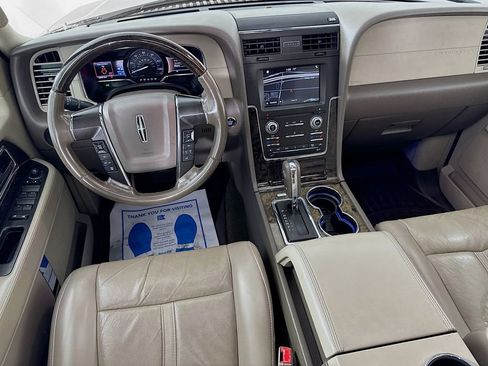 Used 2017 Lincoln Navigator Select RWD image 29
