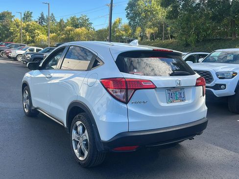 Used 2017 Honda HR-V EX image 2
