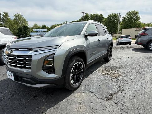 Used 2025 Chevrolet Equinox LT w/ Convenience Package II AWD/4WD image 2