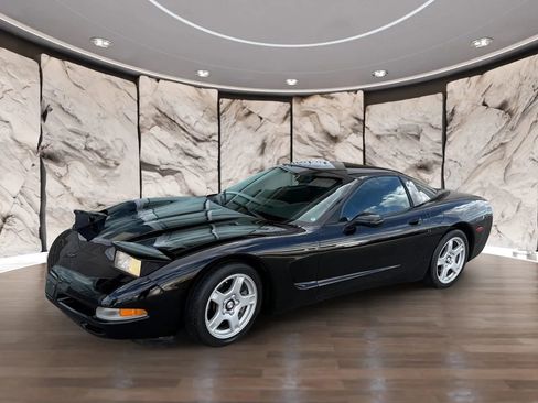Used 1999 Chevrolet Corvette Coupe w/ Memory Pkg RWD image 20