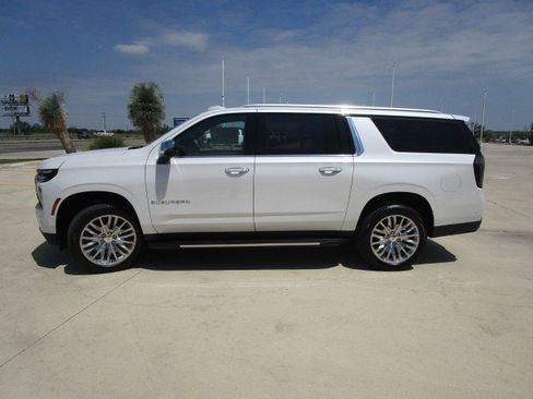 New 2025 Chevrolet Suburban Premier w/ Sun And Tow Package image 4