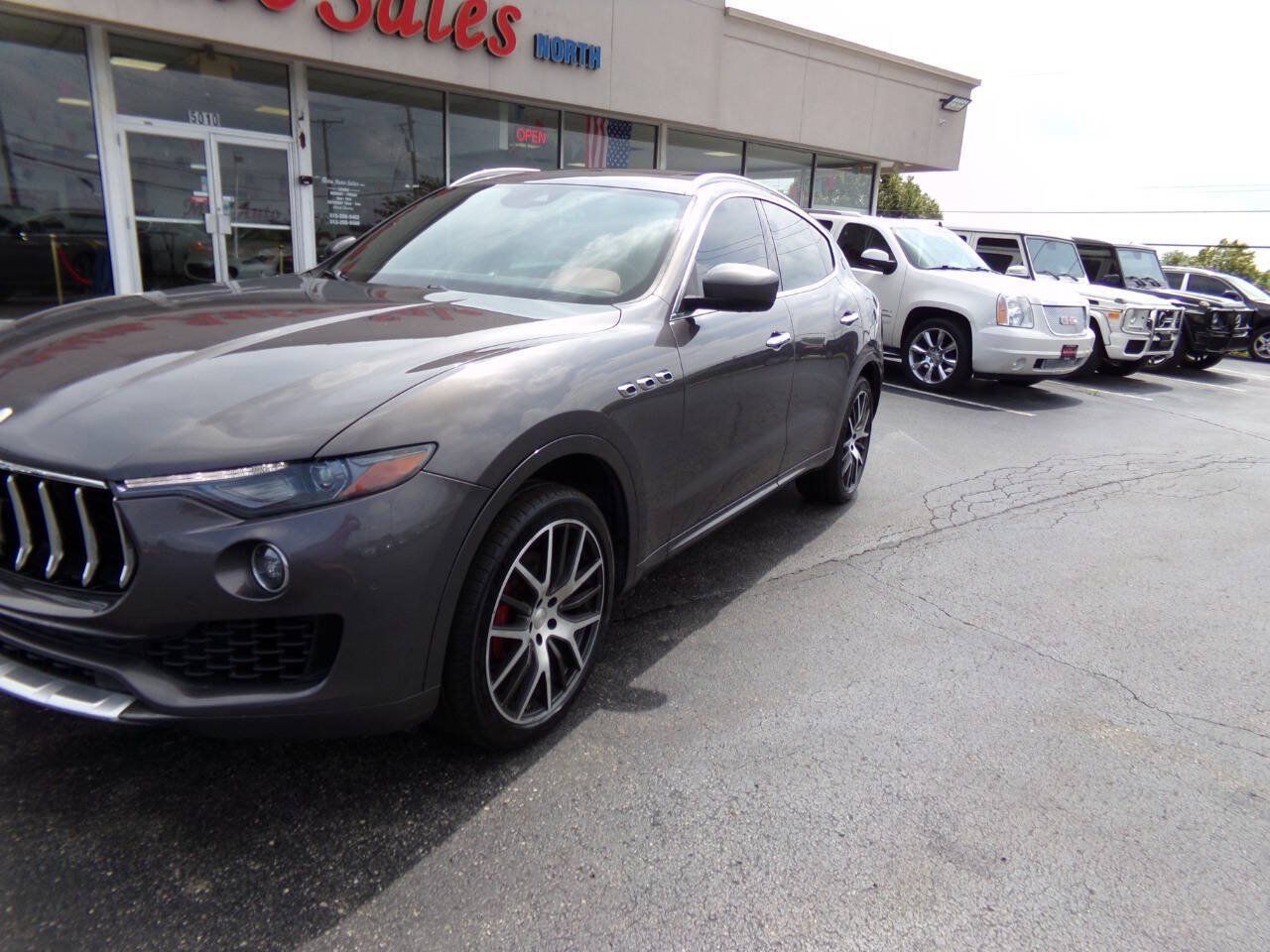 Used 2017 Maserati Levante w/ Luxury Package AWD/4WD image 36