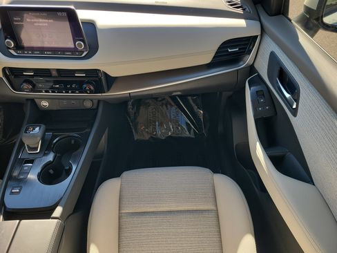 Certified 2023 Nissan Rogue SV image 17