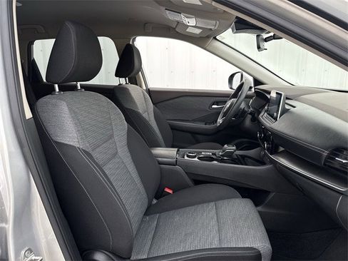 Used 2022 Nissan Rogue SV image 28