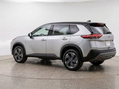 Used 2025 Nissan Rogue SV FWD image 6