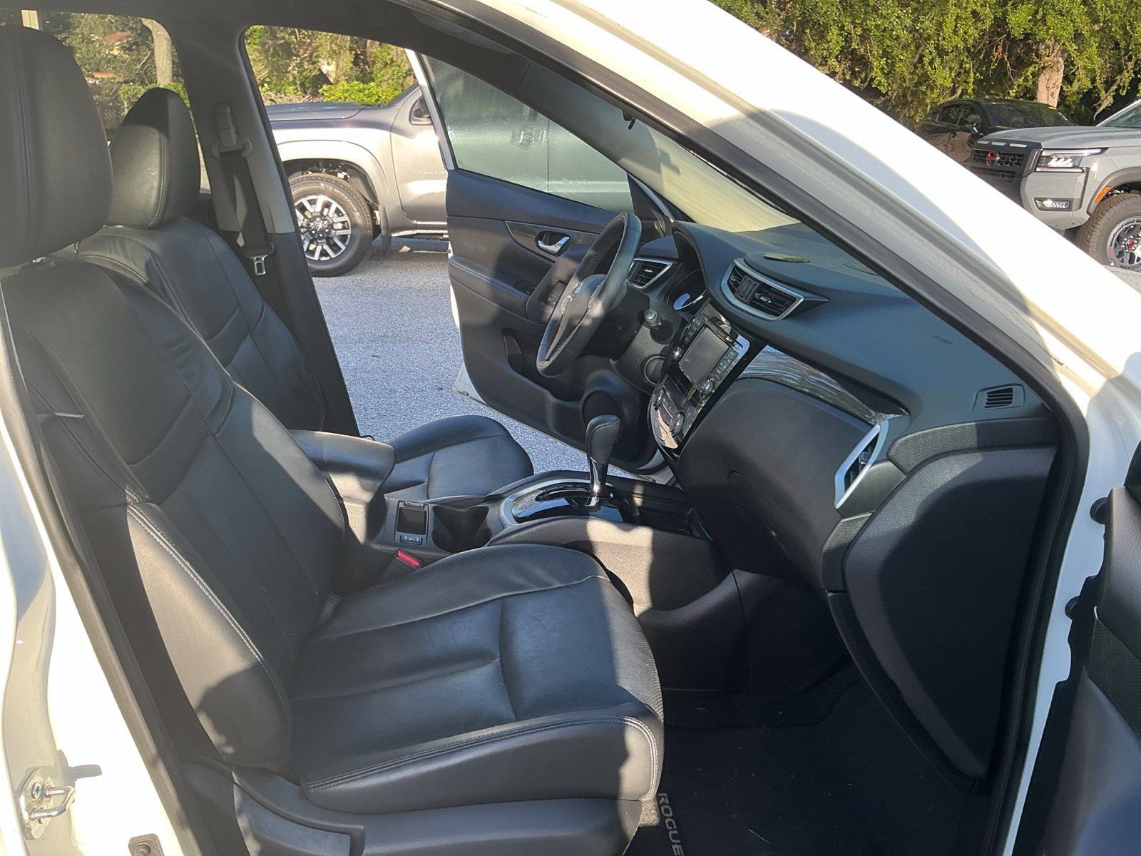 Used 2015 Nissan Rogue SL FWD image 16