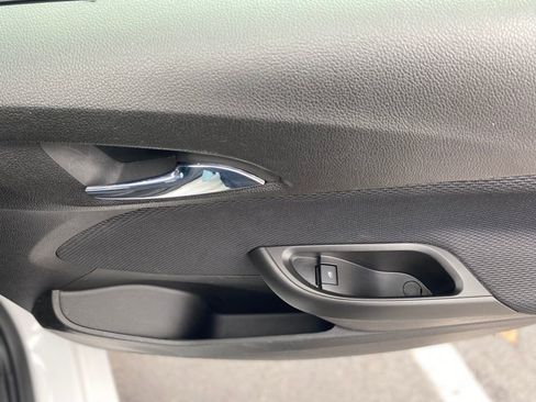 Used 2018 Chevrolet Cruze LT image 14