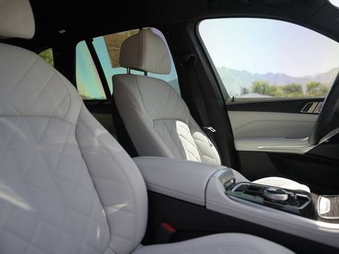 Used 2025 BMW X5 xDrive40i w/ Executive Package AWD/4WD image 15