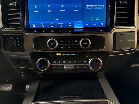 Used 2022 Ford F350 Platinum w/ FX4 Off-Road Package image 26