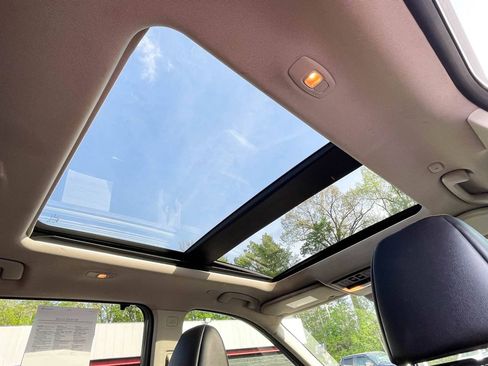 Used 2022 Nissan Rogue SL w/ SL Premium Package image 11