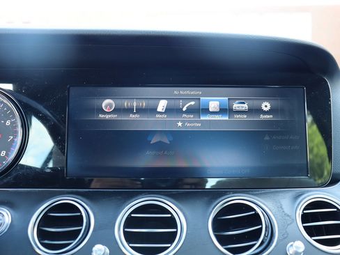 Used 2017 Mercedes-Benz E 300 4MATIC image 28