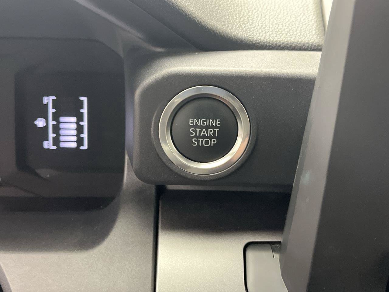 Used 2025 Toyota 4Runner SR5 AWD/4WD image 17