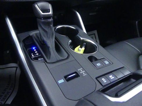 Used 2021 Toyota Highlander XLE image 15