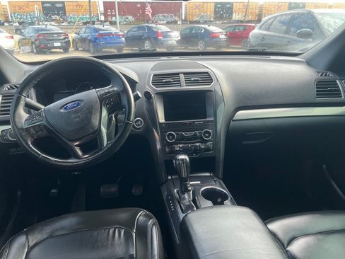 Used 2019 Ford Explorer XLT w/ Equipment Group 202A FWD image 20