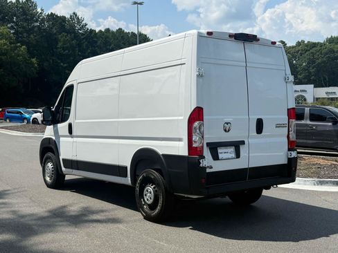 Used 2024 RAM ProMaster 2500 w/ Convenience Group FWD image 3
