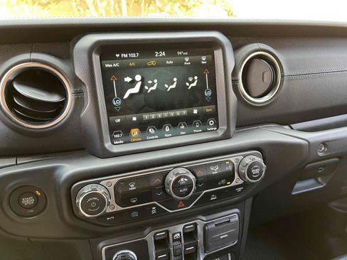 Used 2022 Jeep Wrangler Unlimited Rubicon 4xe AWD/4WD image 6