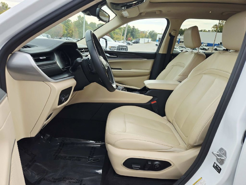 Used 2022 Jeep Grand Cherokee L Limited AWD/4WD image 12