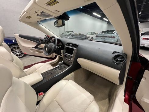 Used 2010 Lexus IS 350C image 31