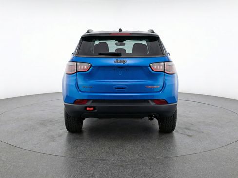 Used 2025 Jeep Compass Trailhawk AWD/4WD image 7