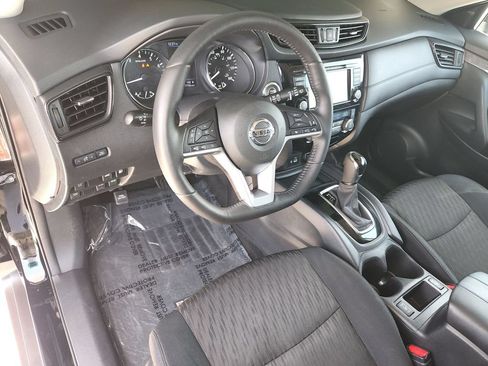 Certified 2018 Nissan Rogue SV w/ Premium Package FWD image 12