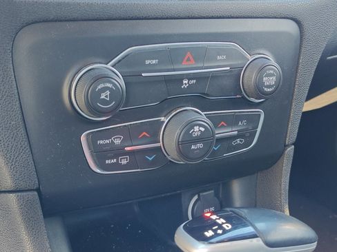 Used 2015 Dodge Charger SXT image 19