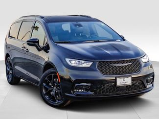 New 2026 Chrysler Pacifica Select w/ S Appearance Package video 2