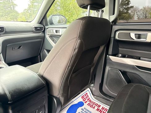 Used 2024 Ford Explorer XLT image 41