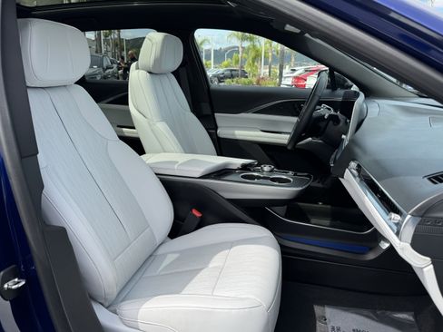 Used 2024 Cadillac Lyriq Luxury image 36