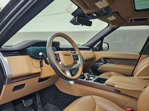 Used 2023 Land Rover Range Rover Long Wheelbase SE image 5