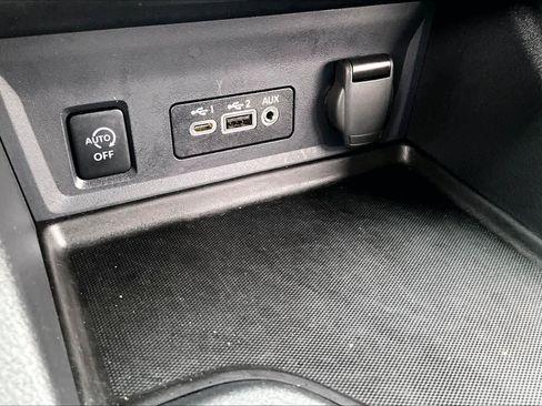 Used 2025 Nissan Sentra SV image 34