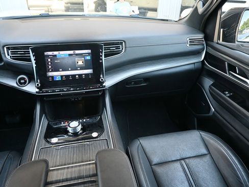 Used 2024 Jeep Wagoneer Series II w/ Flexible Seating Group RWD image 28