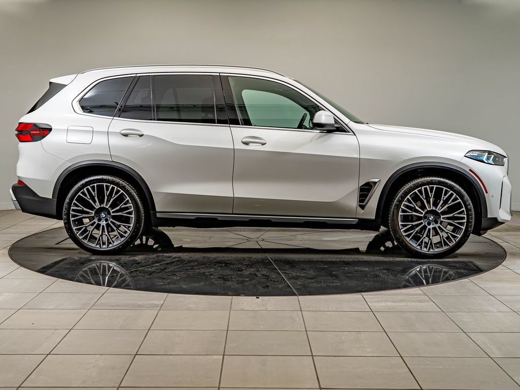 Used 2024 BMW X5 xDrive40i w/ Premium Package AWD/4WD image 11