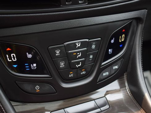 Used 2020 Buick Envision Premium w/ Driver Confidence Package AWD/4WD image 33