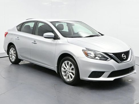Used 2019 Nissan Sentra SV FWD image 2