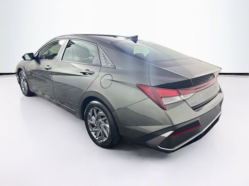 Used 2024 Hyundai Elantra SEL FWD image 5