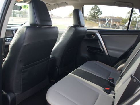 Used 2018 Toyota RAV4 Limited image 15