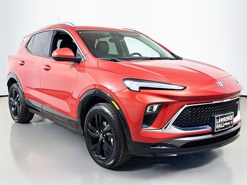 Used 2024 Buick Encore GX Sport Touring image 3