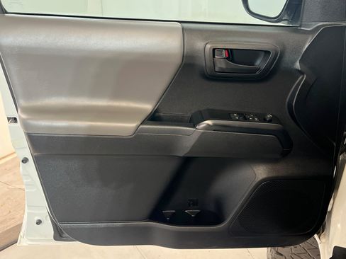 Used 2022 Toyota Tacoma SR AWD/4WD image 10