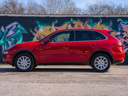 Used 2014 Porsche Cayenne Platinum Edition image 5