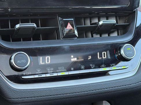 Certified 2024 Toyota Corolla Cross XSE image 18