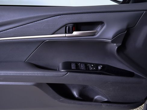 Used 2025 Toyota Camry XSE FWD image 18